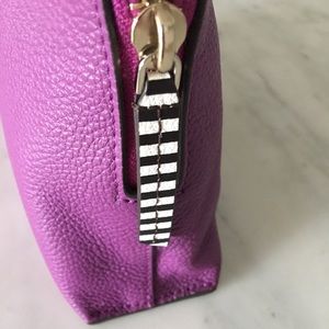 🛍💝 Henri Bendel purple cosmetic case